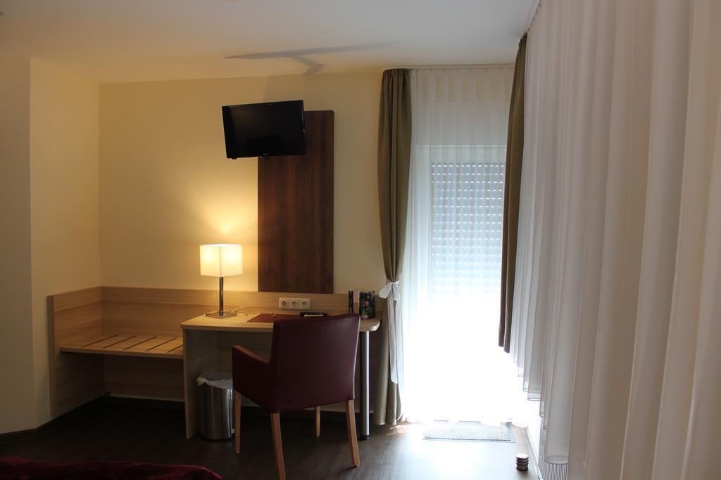 Gastehaus Anton Ξενοδοχείο Oberursel Εξωτερικό φωτογραφία