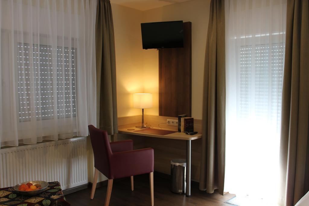 Gastehaus Anton Ξενοδοχείο Oberursel Εξωτερικό φωτογραφία